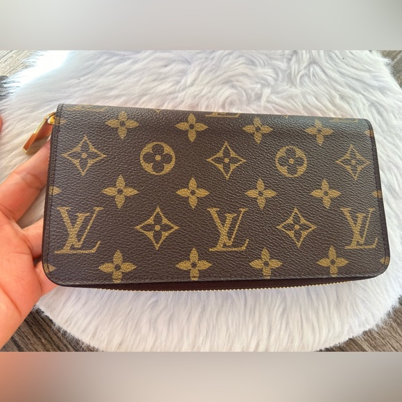 Limited Edition Monogram Illustre Zippy Wallet - Picture 3 of 16